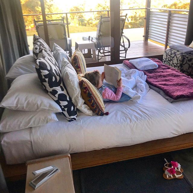 MakingLifeReal's tweet image. * Minimbah * 
We had a little pit stop at an air BnB while our camper was fixed. It was such a beautiful place to stop at as well. Gorgeous little cabin in the hills with floor to ceiling windows surrounding the bedroom which meant you could see the nigh… ift.tt/2Xy9q7G