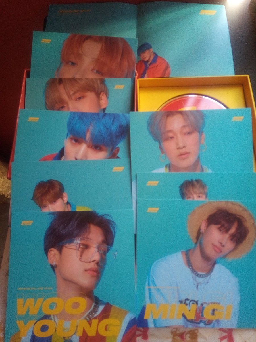 Amza4000's tweet photo. #ATEEZ #Onetoall #1toall #ATINY 

My first @ATEEZofficial album!!!😭

I got Song Mingi's photocard on my 1st album!!👏👏💖 https://t.co/Wn4eqO9DLA