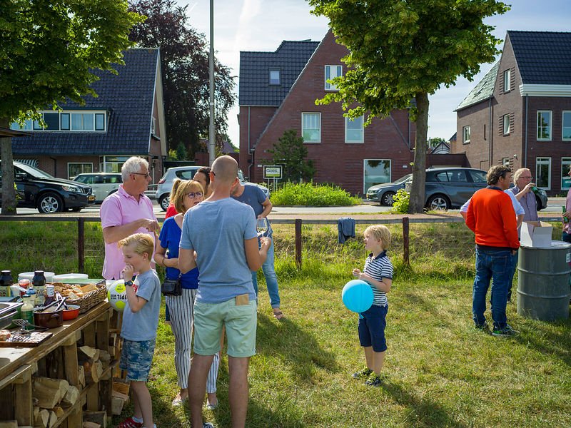 WibautNL's tweet photo. Feest bij De Heeren in Santpoort! Prachtige dag voor de officiële oplevering van 10 woningen die perfect in het straatbeeld passen. #bijzonderwonen #santpoortnoord #Wibaut
https://t.co/fLgkYs0aoF https://t.co/ds9hIkG4Cf
