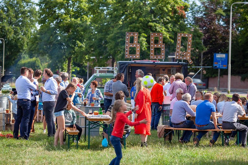 WibautNL's tweet photo. Feest bij De Heeren in Santpoort! Prachtige dag voor de officiële oplevering van 10 woningen die perfect in het straatbeeld passen. #bijzonderwonen #santpoortnoord #Wibaut
https://t.co/fLgkYs0aoF https://t.co/ds9hIkG4Cf
