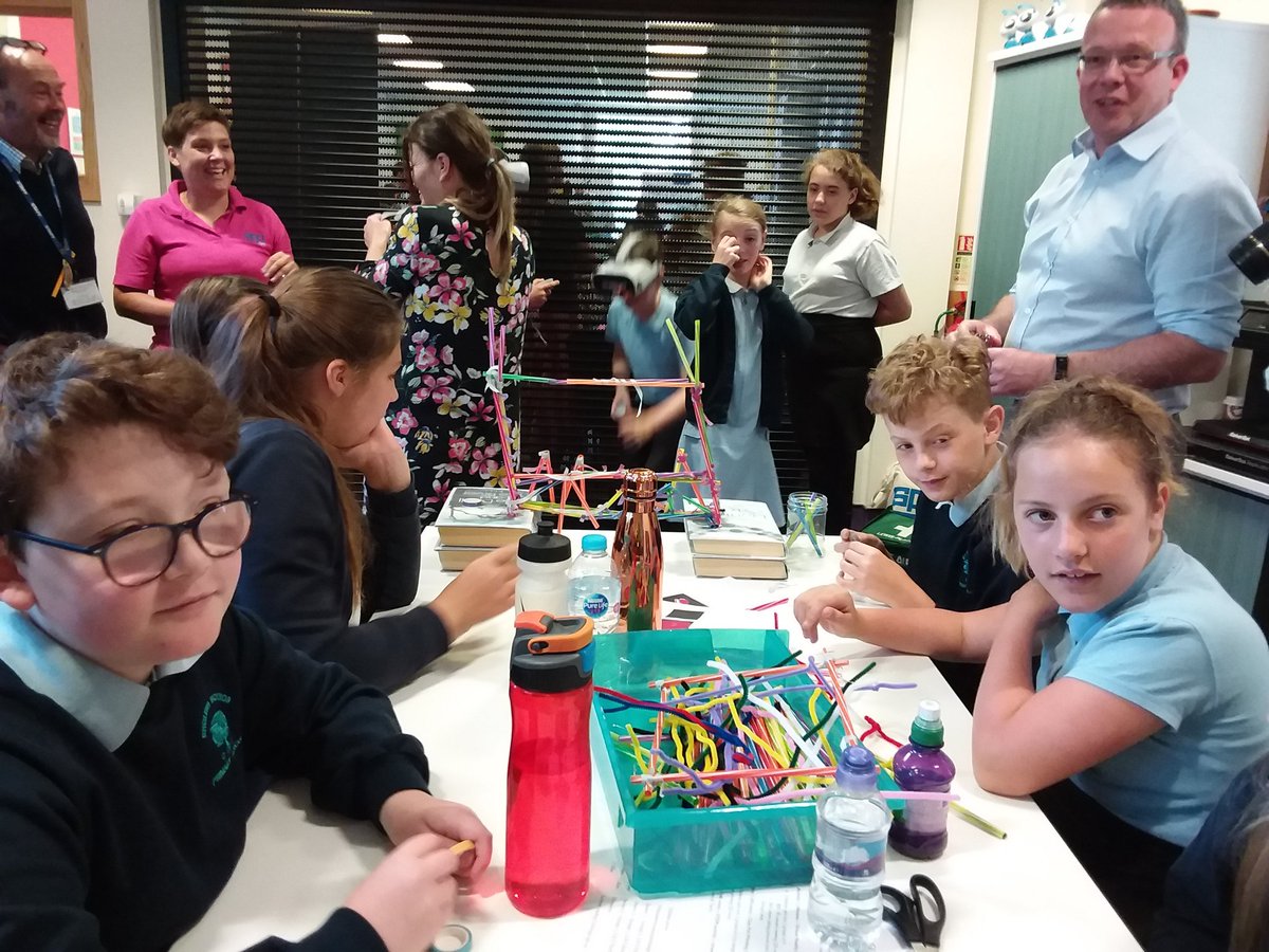 ilabnetwork's tweet photo. Great to have the support of the @spp_pumps #STEM ambassadors at our first #schoolworkshop bringing #VR and #digital together with bridge building and #clay 3D printing. #getinnovating #inspiring #WednesdayWisdom https://t.co/eeTzVyCMx1