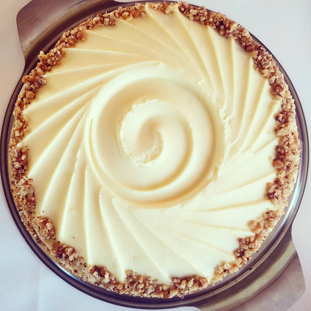escapethegrind1's tweet photo. A carrot (cake) a day keeps the doctor away 🥕#escapethedailygrind #balham https://t.co/VbFxLHwHkN