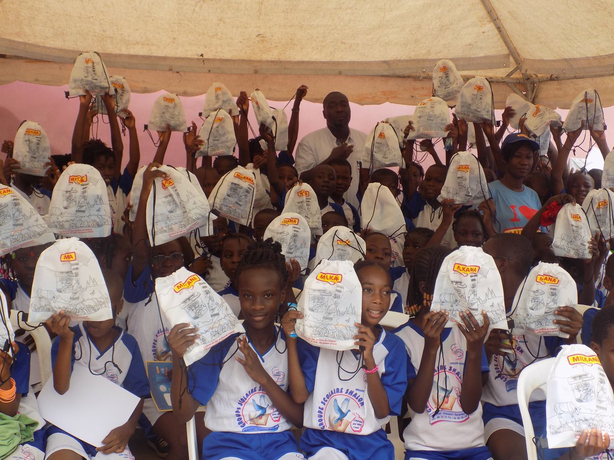 LKA_SERVICES's tweet photo. #NUTRI_ACADEMIE AU GROUPE SCOLAIRE SHALOM 2Plateaux : Vendredi 26 Avril 2019 avec M. Bonapeti
 #Milkana #LKAServices #Proche_de_la_cible #marketingOpérationnel https://t.co/Nz5OOOHgXg