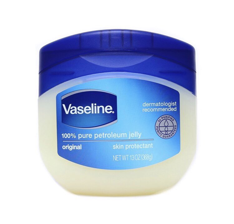 マジョマジョのまつげ美容液信者だったのに、売り切れすぎてどこにもないからしかたなく使い始めたワセリン。
すごい！1週間でまつげ伸びてる！すごい！ワセリンなめてたごめん😭