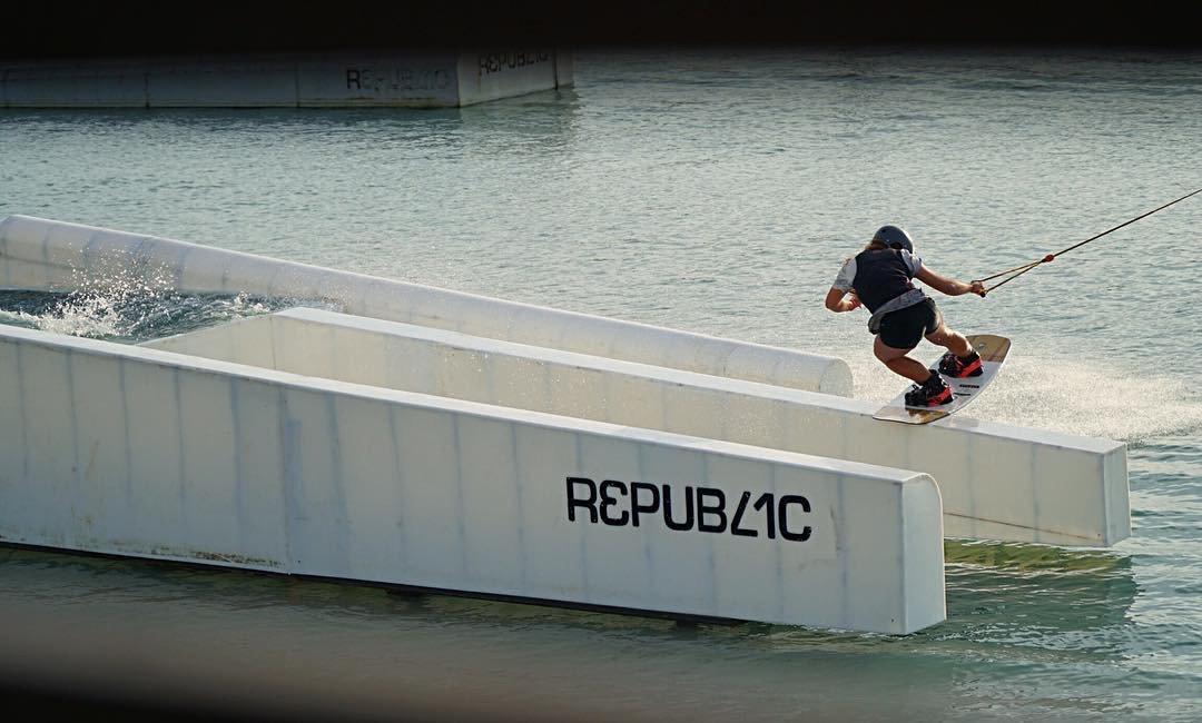 WWakeboarding's tweet image. Press that board like @katinkabuiting
#womenwakeboarding
.
“At Republic wake park for this week, and loving the park, nice people and finally some good weather 😊☀️. Thanks for the shot! @moe_gomez 
@hyperlitewake”
#wakeboarding #wakegirl #girlswhoride #empoweringwomen