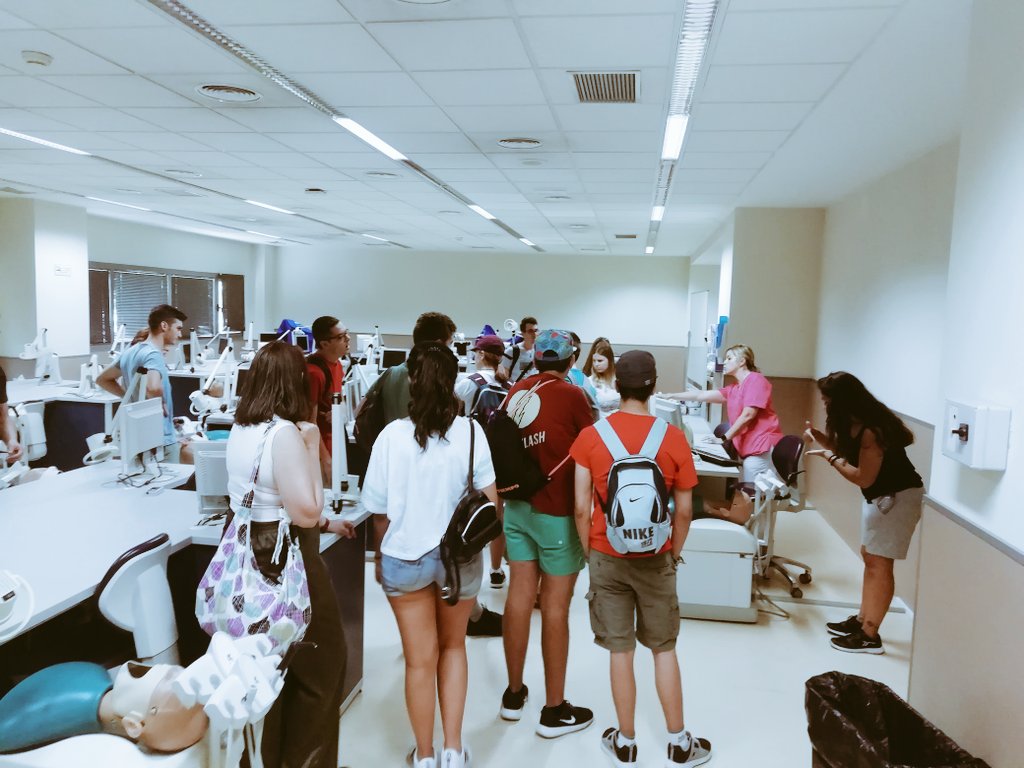 CampusUrjc's tweet photo. Hoy estamos conociendo el Campus de Alcorcón. Casa principal de la facultad de Ciencias de la Salud y la Clínica Universitaria. https://t.co/xGIZfDIzW7