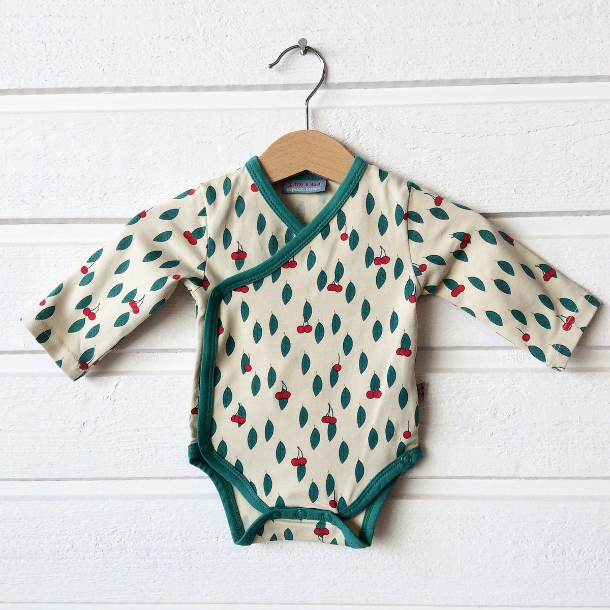 mmfuturemaman's tweet photo. .
🍒 cerise 🍒
.
💓trop mimi 💓
.
👀 idées cadeaux 👀
.
#mmfuturemaman #rennes #rennaise #ideecadeau #modebebe #cadeaunaissance #naissance #rennescity #ruevasselot #futuremaman #futurpapa #futuretata #futurtonton #modebebe #cerise #organiccoton https://t.co/f2f6uH00cC