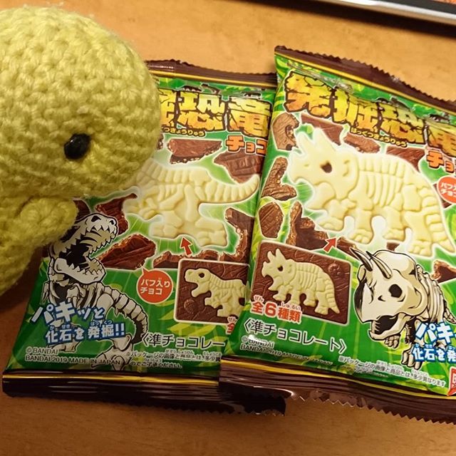 inkstained_rain's tweet photo. I was informed of the existence of these chocolates by @kateinjapan 😍
#Dobbit #dinoaddict #chocolate https://t.co/IHFsKGjkWj https://t.co/KgJgjS2p2c