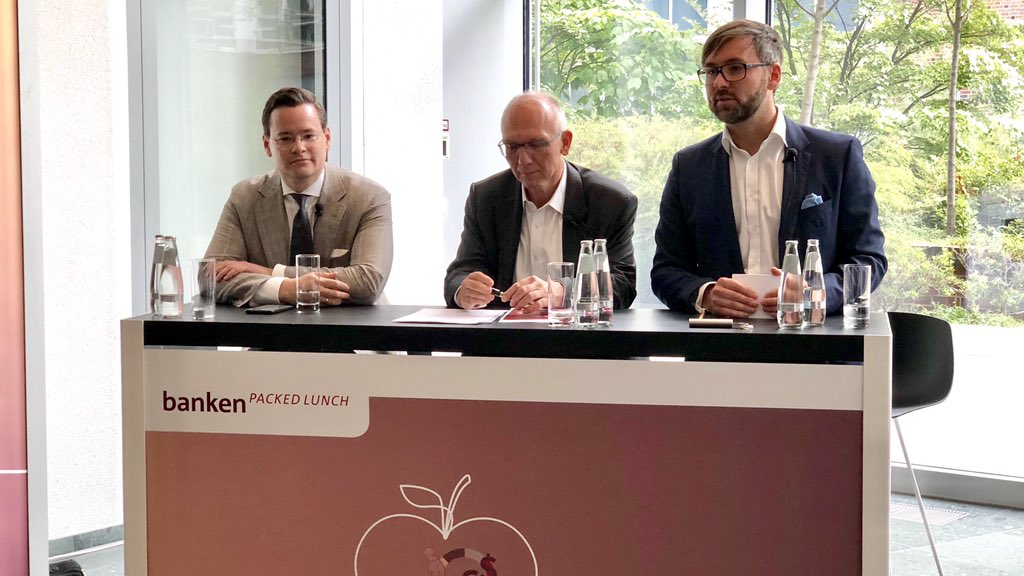 Jetzt startet #bankenlive „Facebooks Kryptowährung #Libra - Bedrohung oder Chance“ mit Simon Seiter <a href="/simonlseiter/">Simon Seiter</a> und unseren Kollegen Siegfried Utzig und Tobias Tenner <a href="/tobilinius/">Tobias Tenner</a>.