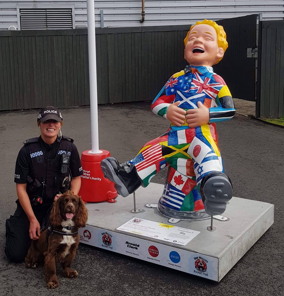 PSOSDogs's tweet photo. Our #PDSpud was helping his colleagues @polscotbpc at Edinburgh Airport today. He even had time to check out @OWBIGBucket
@EDI_Airport
#PartnershipWorking
#TeamWorkMakesTheDreamWork
πΎπΆ https://t.co/X5oOii5F9a