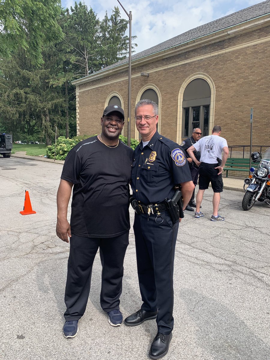 IMPDnews's tweet photo. Plenty of fun left to be had here at East District Community Day!
@IMPD_Chief catching up with his classmate Detective Pullings. #PIOconnect https://t.co/omTJ9di2yA