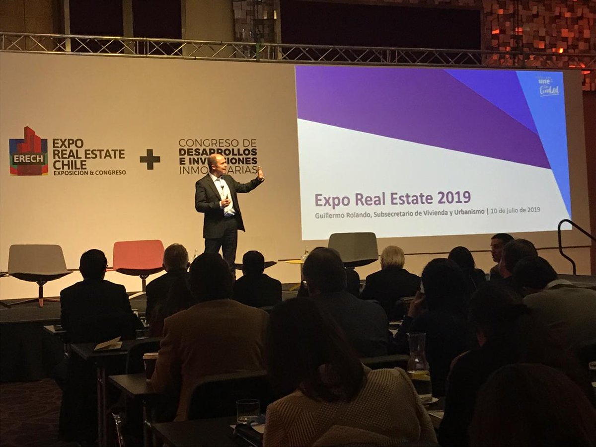 Minvu's tweet photo. El subsecretario @GuilleRolandoV participa en #ExpoRealState Chile para dar a conocer aprendizajes y proyectos en desarrollo de #IntegraciónSocial y territorial del @Minvu #MásIntegraciónSocial #ElMinvuUneLaCiudad https://t.co/wVL7PJrGKq