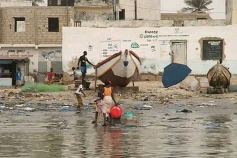 Baiedehann's tweet photo. la gestion des dechets dans l'engagement citoyen . 
Une jeunesse conscient pour un chagement durable 
La baie n'est pas une poubelle #Sunubaie #baiedehann  #senegal #Kebetu https://t.co/sv4iIY3xR6