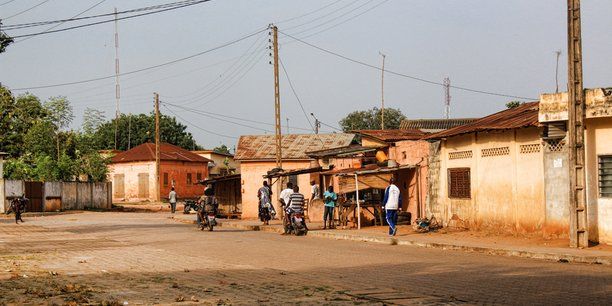 LTAfrique's tweet photo. Afrique de l'Ouest-Sahel : la BOAD mobilise 200 millions de dollars pour l'extension de l'accÚs à l'électricité #energie #solaire @boad_official @BM_Afrique #ROGEP #ctf https://t.co/kMBAj9MCfk https://t.co/OD02pByQpu
