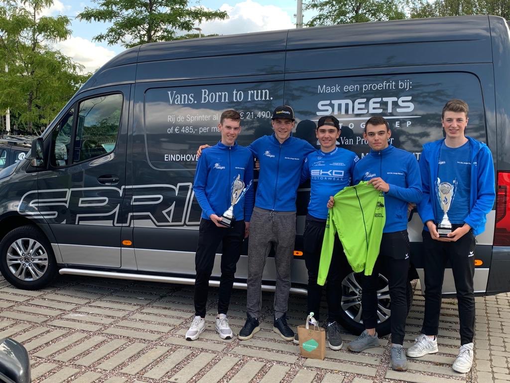 jeggdjracademy's tweet photo. Onze #ZeroGas junioren van @dejongerenner reden afgelopen weekend de vierdaagse Sint Martinus prijs van Kontich 🇧🇪. Op onze website een verslag 🧐 https://t.co/uqHWN9p2Bh #dejongerenner #koersiskoers https://t.co/gQqBolqtxi