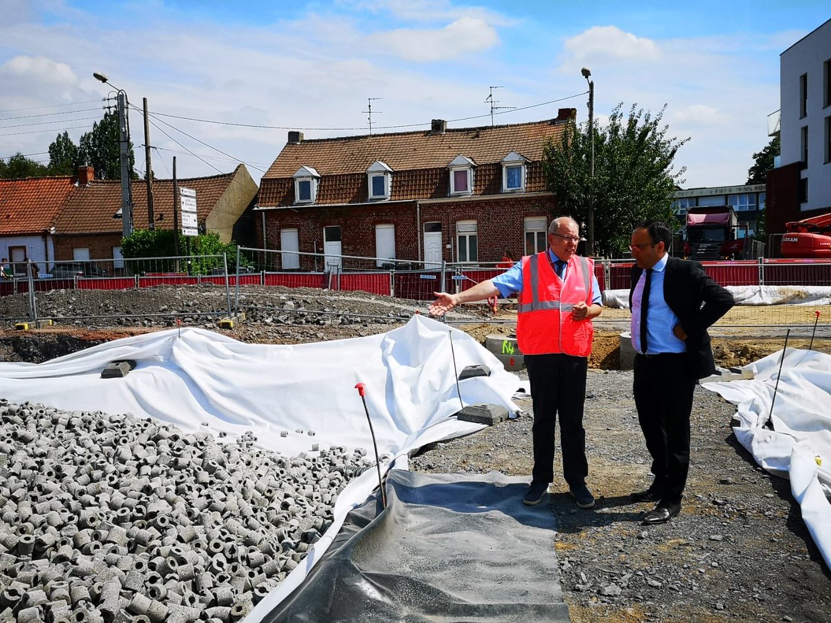 lepretre_seb's tweet photo. A #Leers sur le chantier du centre-ville où la @MEL_Lille teste une boucle d économie circulaire en valorisant des sédiments pour créer des chaussées-réservoir qui stockent les eaux de pluie.
#transitionenergetique
#croissanceverte
#CD2E
#sedimateriaux
#MELvertueusetinnovante https://t.co/IHN7YYXH8G