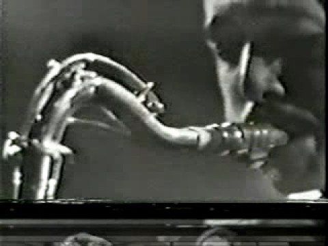 It's so rare to see Scott LaFaro on video so this is a real treat. Check out his bass break towards the end of the video! 
youtu.be/4gzwXQGvXgc