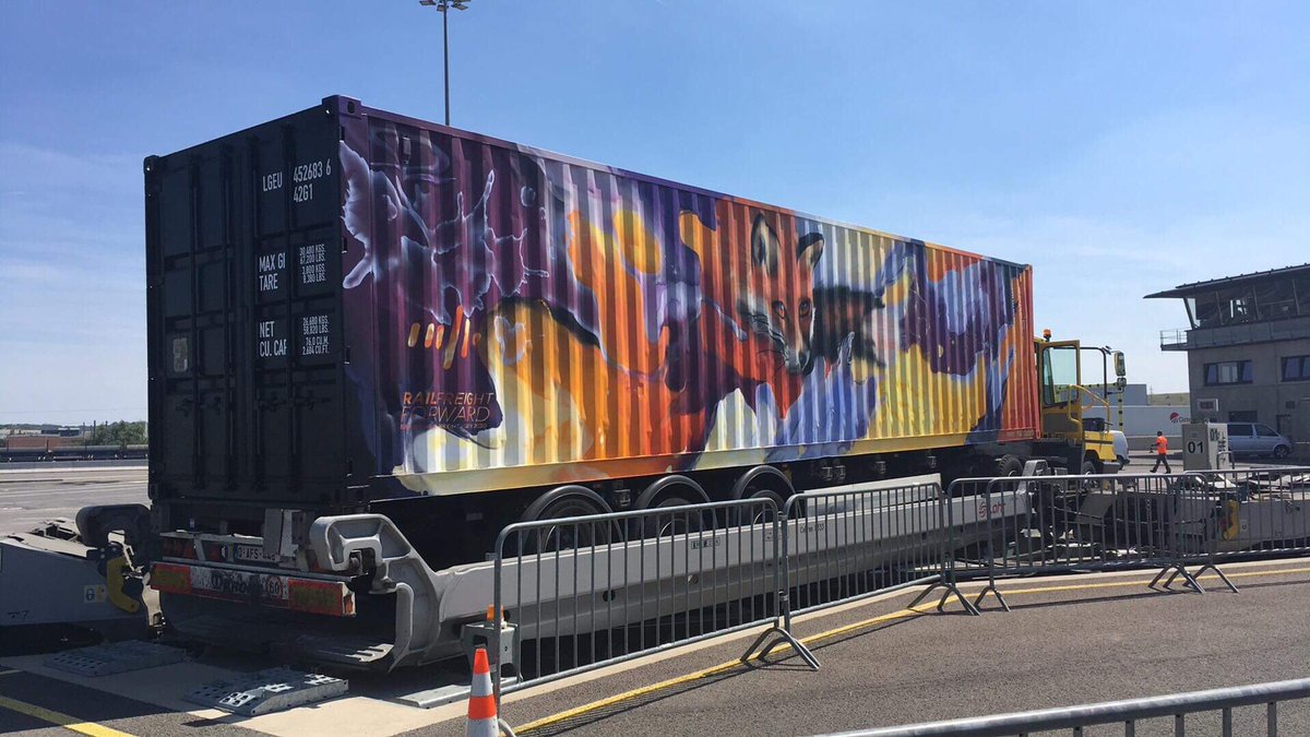 Le #FretFerroviaire est la solution pour atteindre les objectifs de l’ #AccorddeParis et rendre l’🇪🇺 #ClimateNeutralEU Le <a href="/TrainFretdeNoe/">Train Fret de Noé</a> démontre aujourd’hui au Luxembourg que le transport #multimodal est un levier pour y arriver. 
#NoahsTrain
 #30by2030 railfreightforward.eu