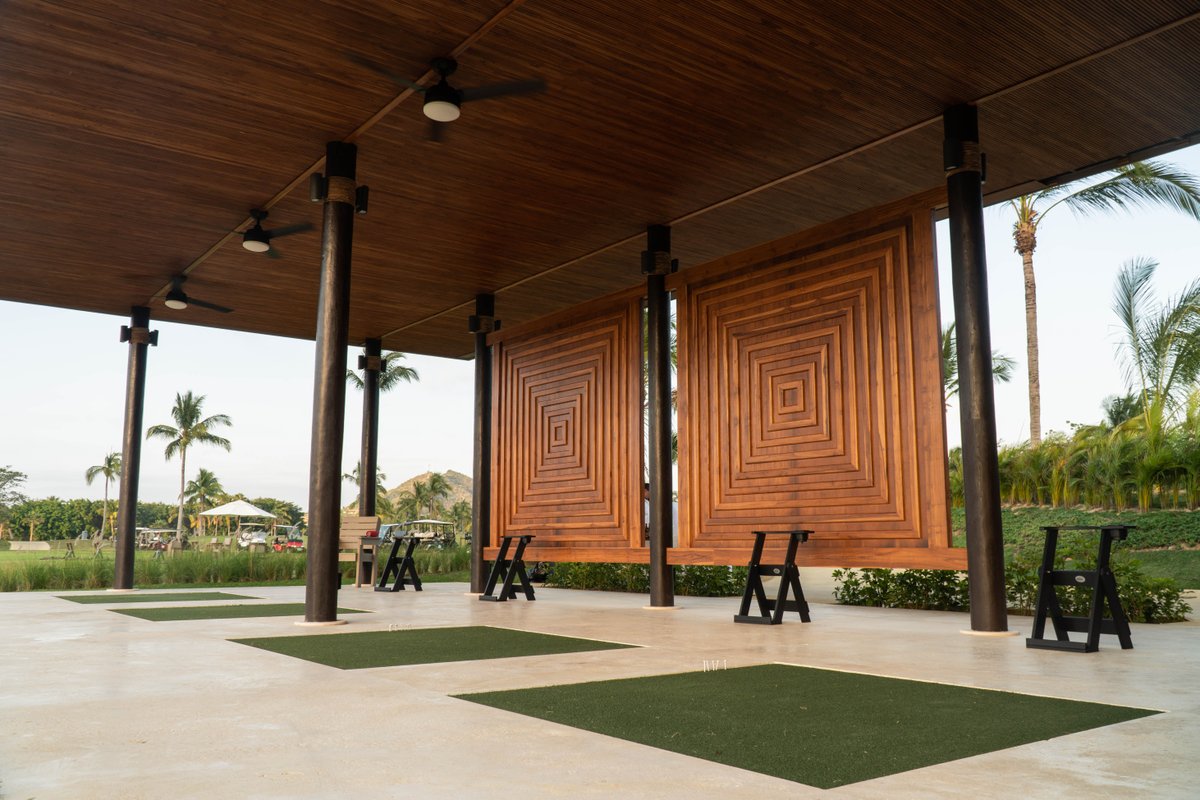 @Puntamitagolf is home to a fully equipped Golf Academy. Take advantage of the latest technology and better your golf game next time you are in <a href="/puntamitaMx/">Punta Mita</a>  🏌️‍♀️ 😉 🥂 
#VivaPuntaMita