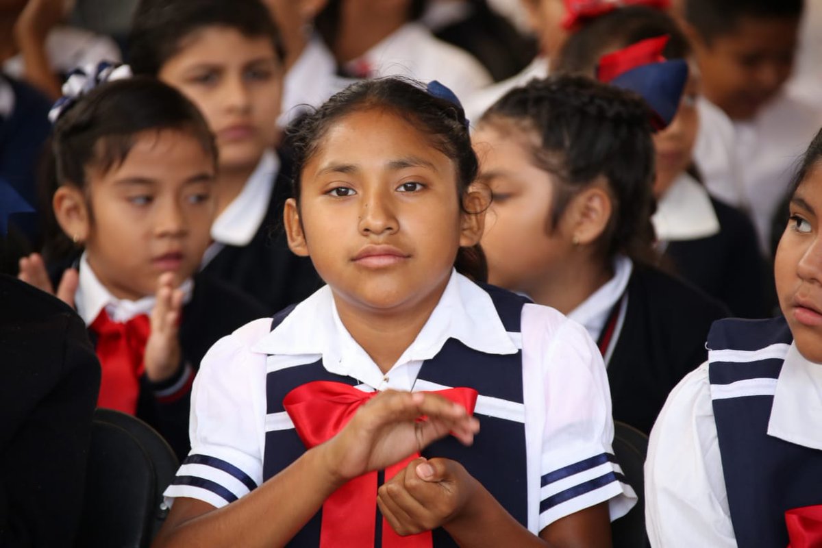 HectorAstudillo's tweet photo. Cumplimos un compromiso más con la educación, con alumnos, maestros y padres de familia, hoy inauguramos la escuela “Ignacio Manuel Altamirano” en Tixtla, beneficiando a cerca de 600 niñas y niños. #MásEscuelas #MásEducación https://t.co/jf0THgnMBt