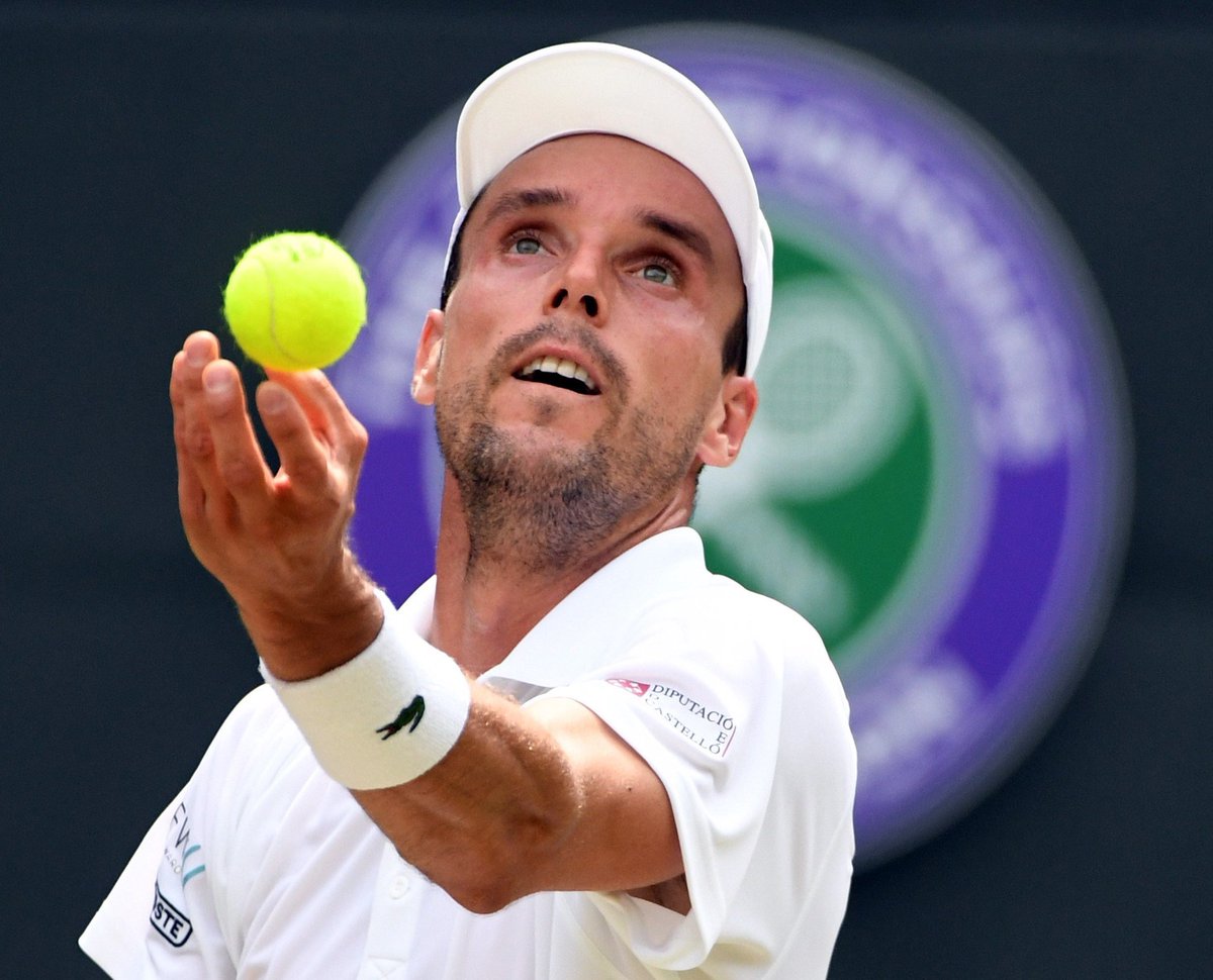 DipuEsport's tweet image. ¡Histórico! 👏🏼 El tenista de Benlloch supera a Guido Pella y se medirá a Novak Djokovic en las semifinales de #Wimbledon 

¡Enhorabuena @BautistaAgut! 🎾
#orgulldeCS