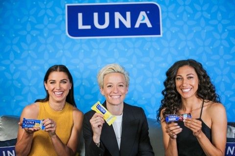 CreativeStatex's tweet photo. @lunabar stepped up with a donation to the players of the U.S. Women’s National Team, closing a key gap between their 2019 World Cup compensation and the players on the U.S. Men’s National Team. Believing in equal pay for equal work. equalpay #defendingworldchampions https://t.co/sJ5gFzsC5q