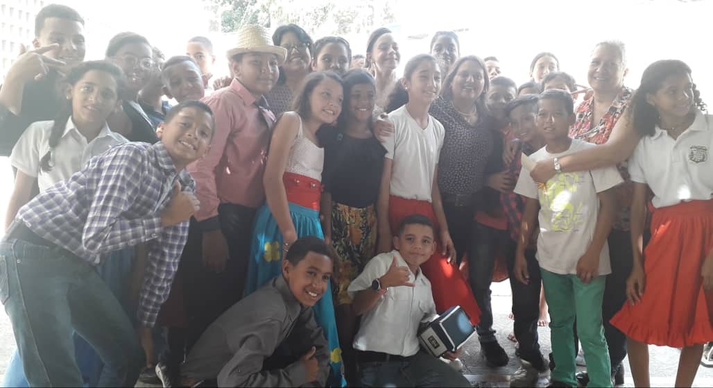 RosangelaOrozco's tweet photo. #Ahora desde la EBB Pedro Felipe Ledezma Entrega de Canaima Docente @MPPEDUCACION @psuvaristobulo @Nancyor7 https://t.co/YkOkHZlr11