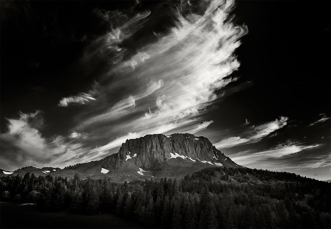 JayWesler's tweet photo. Black Butte, Montana #blackbuttemontana #montana #blackandwhitelandscape #bigskycountry #bigskycountryseries #clouds #bnw_drama #fineartphotography #blackandwhiteprints #monotone https://t.co/aaOdHK0sN0