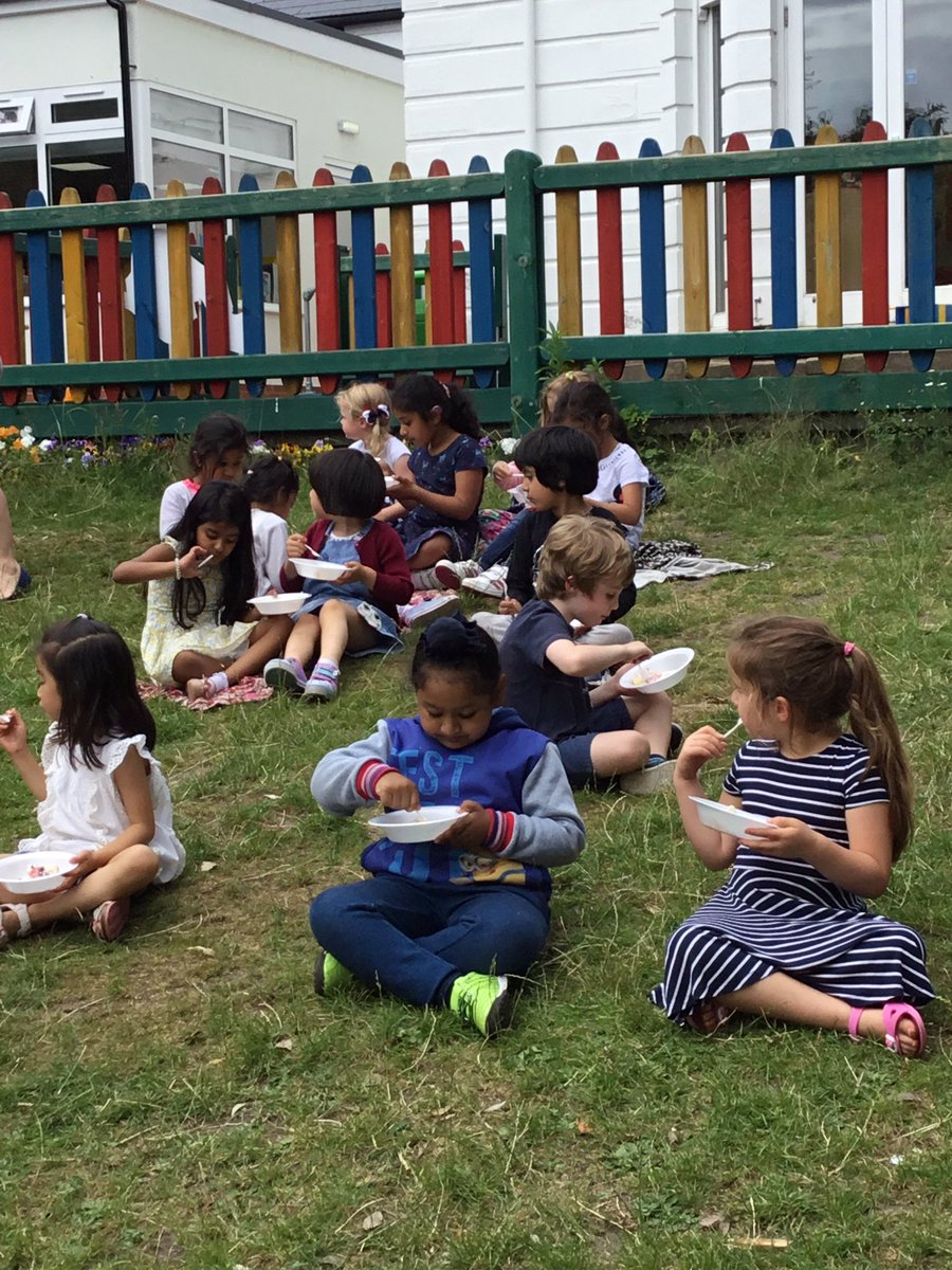 NottsHighIJS's tweet photo. Reception had an excellent end of term βSummer Fundayβ sharing their toys with each other, eating ice cream sundaes (or lollies) & playing games.... phew! #somuchmore #summertermfun #wherehastheyeargone https://t.co/vnaWj4N01T