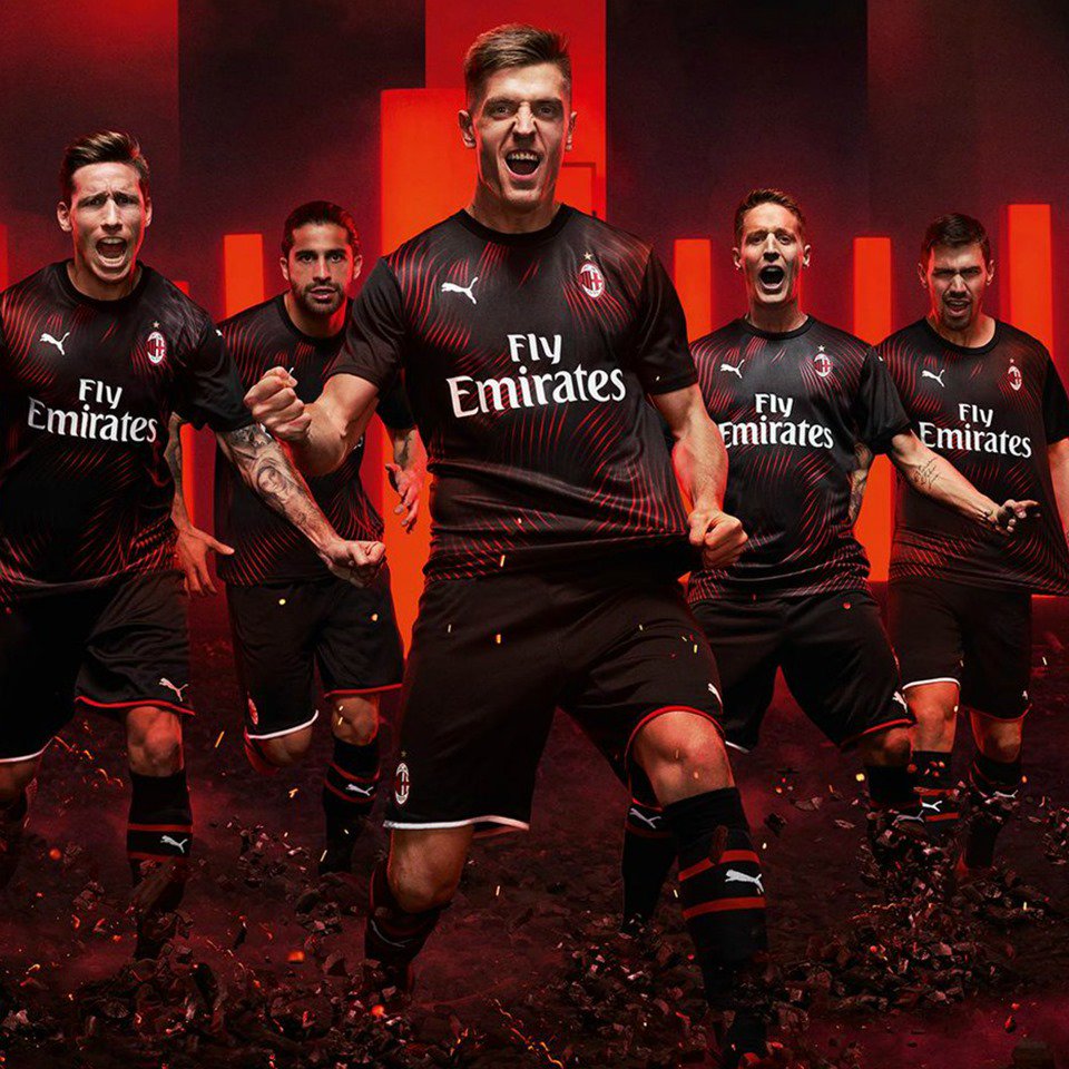 Invictos Twitter: uniforme AC Milan para la próxima temporada. Clase, elegancia y estilo. IMPONENTE. https://t.co/0DT0lybMUh" / Twitter