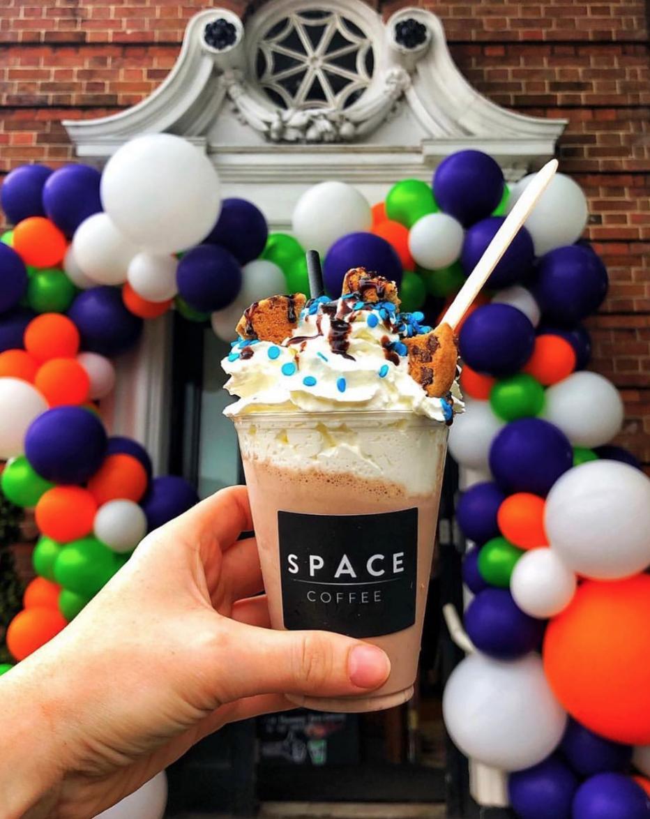 .<a href="/SpaceCoffeeLiv/">Space Coffee</a> launched an evening menu this week! Every day (except Monday) they’ll be open until 10pm. Think about their incredible milkshakes but with a good shot of rum inside. There’s sharing boards, burgers and more! Sounds great, doesn’t it?🥤

photo by <a href="/eatlvpl/">Becky</a>