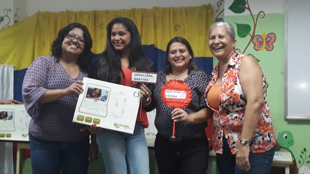 RosangelaOrozco's tweet photo. #Ahora desde la EBB Pedro Felipe Ledezma Entrega de Canaima Docente @MPPEDUCACION @psuvaristobulo @Nancyor7 https://t.co/YkOkHZlr11
