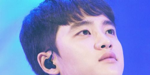 -160401 EXO Secret Night in Lotte World. KyungSoo's eyes look tearful, it seems that he is trying not to cry and Jongin can barely and he can with himself.  #MGMAVOTE  #EXO  @weareoneEXO