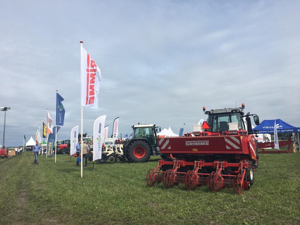 Gezellige drukte op de #zetmeelaardappeldag! Ruim 50 stands met informatie over de #zetmeelaardappelteelt en rondleidingen in het veld #Avebe100