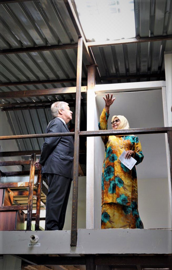 UNHABITAT's tweet photo. UN-Habitat &amp; @urban_pathways TinyHouse received special guest Secretary-General @antonioguterres today! 
🏠The #TinyHouse compact design has:
-innovative space-saving technique
-bio-digester cooking gas
-solar panels
-rainwater harvesting systems
-garden🌱
https://t.co/PY8LiPhFRc https://t.co/QttcLecQRl