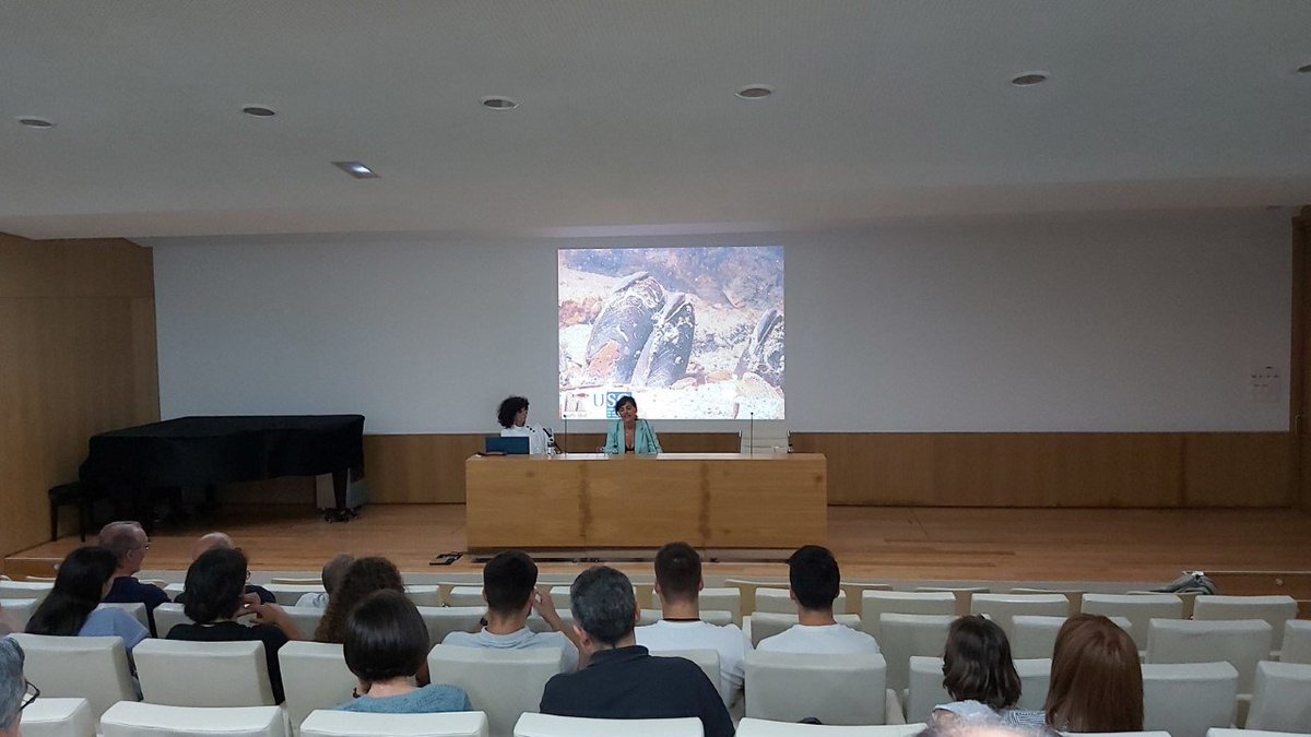 BioReDesUSC's tweet photo. 🔬Terceiro día! Os e as participantes en BioReSuS continúan traballando nos seus proxectos de investigación 🤓 O martes tiveron a oportunidade de escoitar na Casa do Saber á profesora Mª Paz Ondina, quen lles falou do estraño caso do mexillón autostopista. #BioReSuS19 https://t.co/pOZU8cbA8U