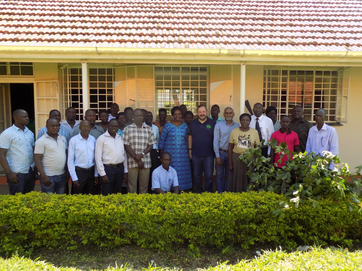 nasarriupdates's tweet photo. A team from International Cotton Advisory Committee (ICAC) led by Mr. Kai Hughes the Executive Director,  Dr. Keshav R Kranthi, the ICAC Head of Technical Information Section and Crop Entomologist , CDO team led by Mrs Jolly Sabune visited NaSARRI on Monday.@KaiHughes1@narouganda https://t.co/JH6V15nhFA
