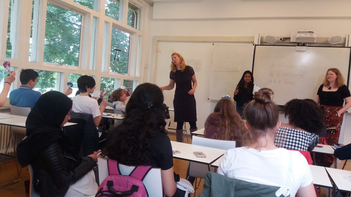 SushmaDock's tweet photo. Vandaag hebben we les gegeven op het voortgezet onderwijs X11. Welk geldtype ben jij, verleidingen, sparen,  hoe maak je de beste insta foto. #financiëleeducatie #moneyknowhow #voortgezetonderwijs @DOCKUtrecht @janneke_is_er @marleenvandertier https://t.co/zspAHtNCY6