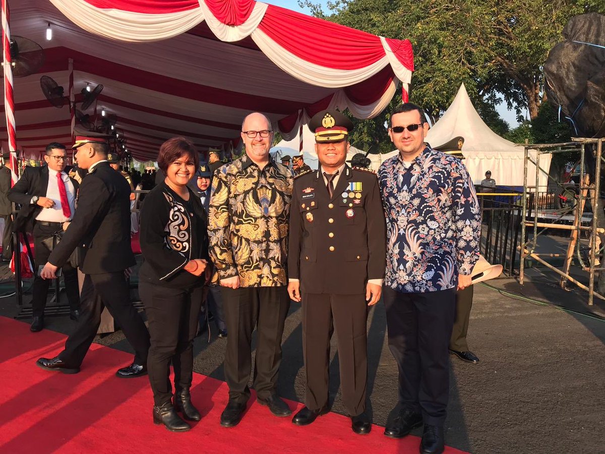 CGSurabaya's tweet photo. Tadi pagi saya ikut syukuran #HariBhayangkara ke-73 di Lapangan Makodam V Brawijaya bersama Polda Jatim @HumasPoldaJatim Terima kasih Polisi Indonesia sudah jaga keamanan kita semua 🙏. Jayalah Polisi Indonesia! 💪🏻#PolisiRepublikIndonesia  #JayalahPolisiIndonesia @DivHumas_Polri https://t.co/CgG59eDjoA