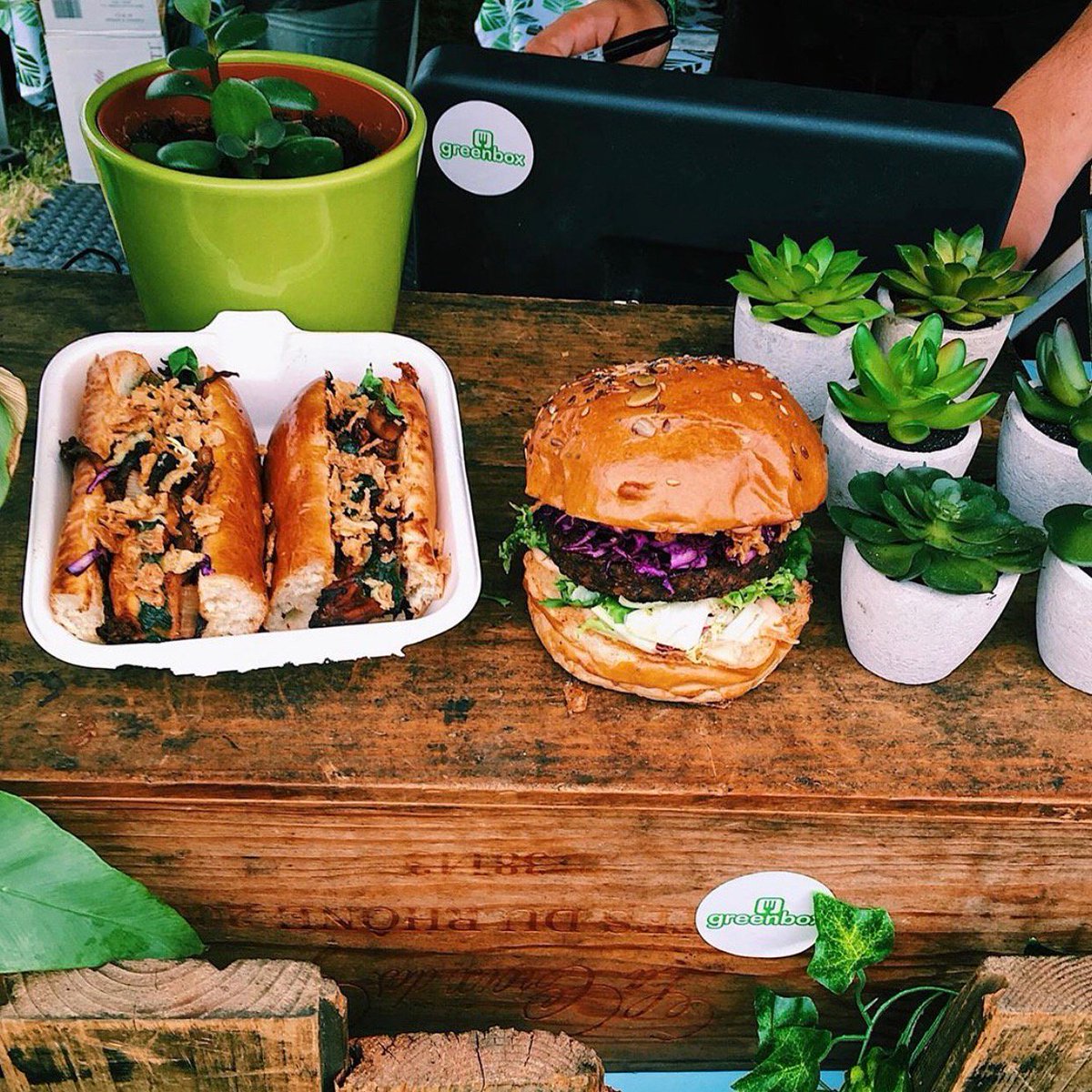 Our special guests this week are the fantastic <a href="/greenboxfoodco/">Greenbox Food Co</a> who are back with their delicious veggie and vegan offerings. You'll find them here this weekend from Friday 12pm - 9pm, Saturday 11am - 9pm and Sunday 12 - 6pm. 

#vegan #vegano #eeeeeats #foodie #food #eat #eater