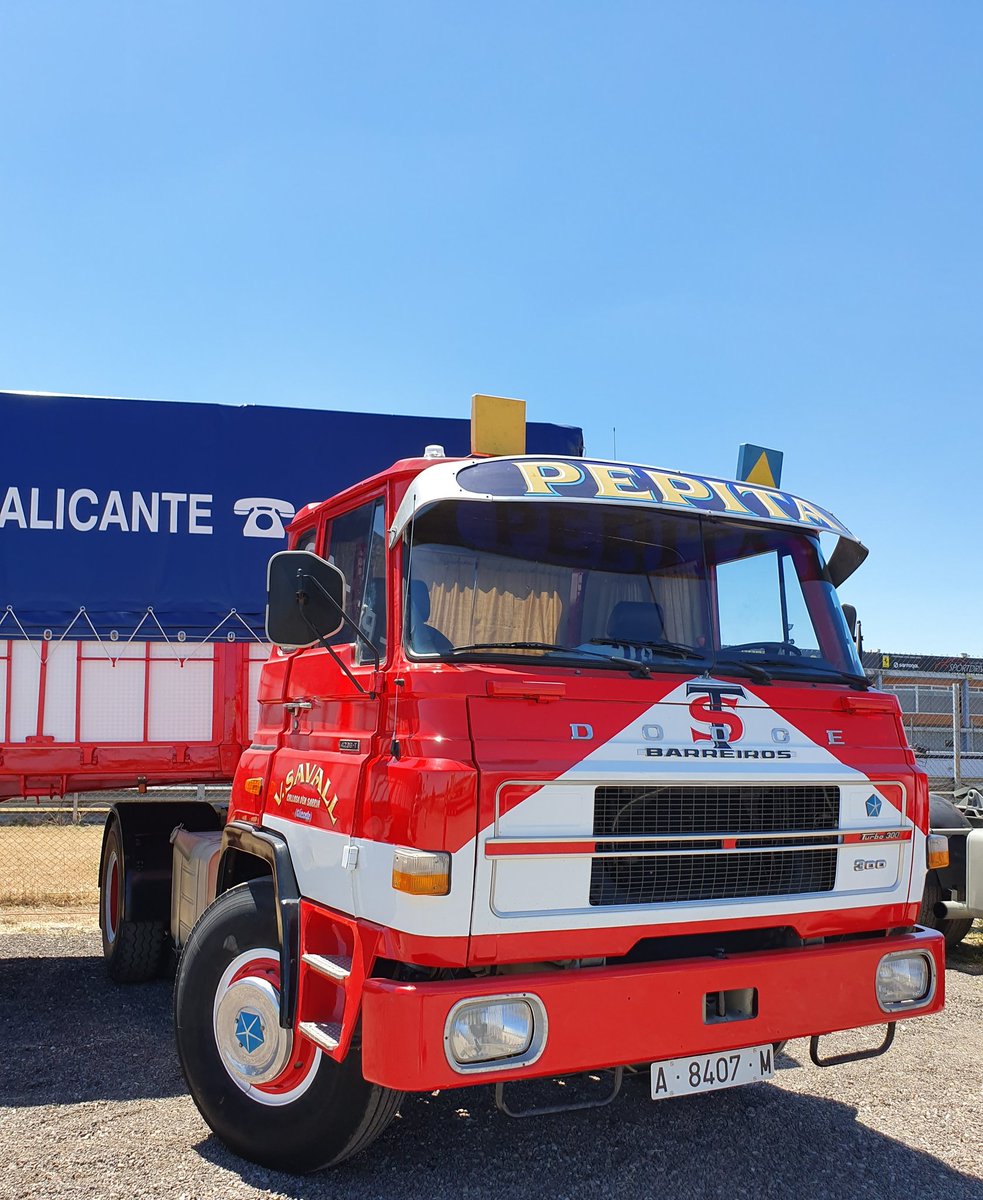 trucksttesmundo's tweet photo. Otras joyas del desfile #CentenarioEB en #ClassicJarama @Circuito_Jarama @FEDUABARREIROS 42/38-T D mas tarde denominado C-38 T y siempre #Turbo300 con cabina #CP75
Y un D-38 T con cabina #CP83 esta mas elevada, d la #empresa #savall nuestra felicitacion por su consevacion 👏👏 https://t.co/u0X8qLoCiG