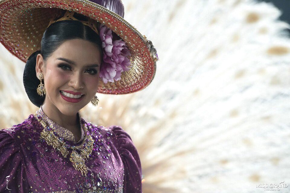 Mintra_S_'s tweet photo. “Kluay Kai “Banana Fruit of Thailand 💜💛🍌
#แค่เรื่องกล้วยๆ #มิสแกรนด์กำแพงเพชร💎👑 

การประกวดรอบชุดประจำชาติ 
ณ ไบเทค บางนา ฮอลล์ 100ตั้งเเต่เวลา 20.00 เป็นต้นไป
#นับจากนี้ทุกพื้นที่มีแต่แกรนด์ 
#เวทีอันดับ1ของประเทศไทย
#MissGrandThailand2019
#CH7HD #มิสแกรนด์ยิ่งดูยิ่งรวย https://t.co/JIjMmAuatX