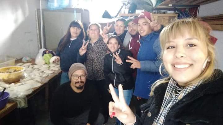agrupPalh's tweet photo. En Malvinas Argentinas también se festejó este 9 de Julio.

Pasamos una gran tarde entre locro y empanadas. ✌

Lo recaudado será para el merendero #lospekesdecanario.

¡Gracias, compas! Siguen poniendose la Patria al Hombro todos los días. 
😍 https://t.co/0Gqdu7qszD