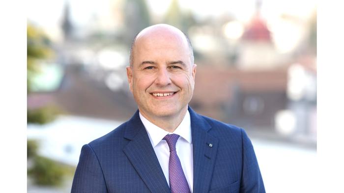 Die Luzerner Kantonalbank will sich in eine digitale Bank transformieren. Dafür lancierte sie digitale Initiativen wie etwa die #crowdfunding -Plattform funders.ch bit.ly/2JBajY6
#zukunftbanking <a href="/LuzernerKB/">Luzerner Kantonalbank</a> @funders_ch