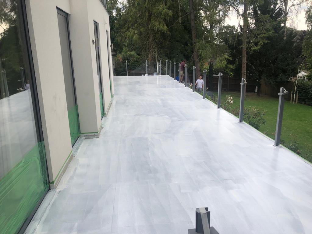 smith_micksmith's tweet photo. ⁦@ICB_uk⁩ Prepped, prime and Fleetcoat30 complete on this large terrace. Watch this space for more and the completed project #fastfleet #icb #collierroofing https://t.co/BepMENJazN