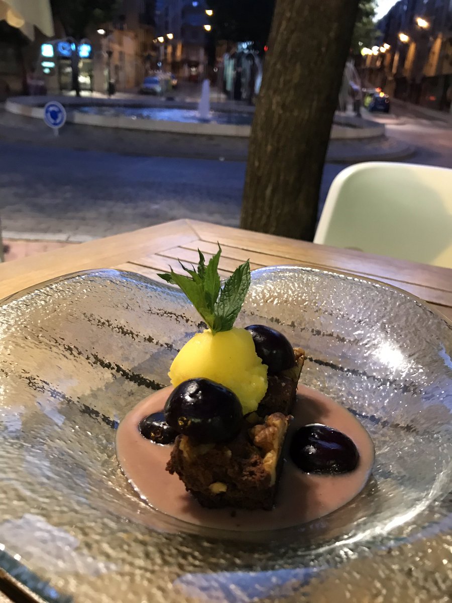 👨‍🍳 Te apetece comer o cenar en nuestra terraza?
Llámanos para reservar 923 018 952
#laterrazadelasalchi #food #cocinareal #salamanca #foodies #gourmet