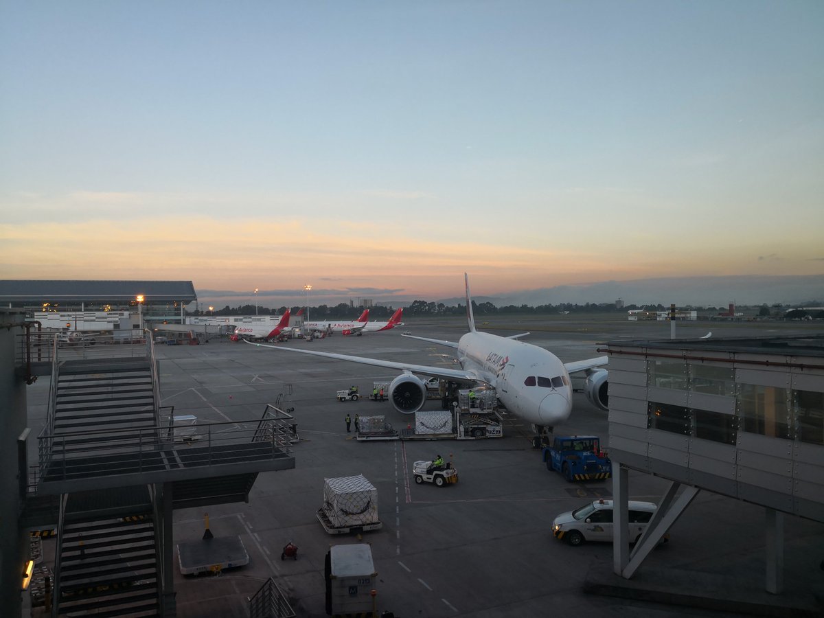 johnmikan's tweet photo. Y hoy tocó madrugar. Nos vamos de #presstrip con @BWSantaMarta a la bella Santa Marta.
@HotelNewsCO @comunicacion3s @Cotelcolombia
@HotelesenSmr
Vuelo con @VivaAirCol https://t.co/vAlSRAbVVq