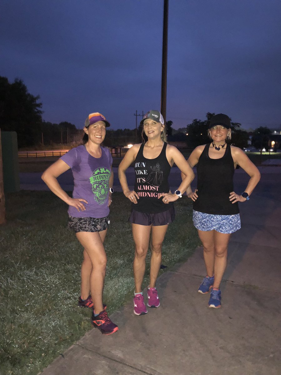 kimpossibleont1's tweet photo. 3 track miles. Around. Around. Around π₯΄.
Not my favorite but we try to push the pace a little.
Sometimes Iβm feeling it. Sometimes I donβt π€·π»ββοΈ.
ππΌββοΈππ½ββοΈππΌββοΈππ½ββοΈππ½ββοΈ
Run Streak Day 191!! π₯
*****
#owwrunagainstbullying #skirtsisters ##runstreak #runoutsideeveryday #crazycompression https://t.co/YzoeJfthnU