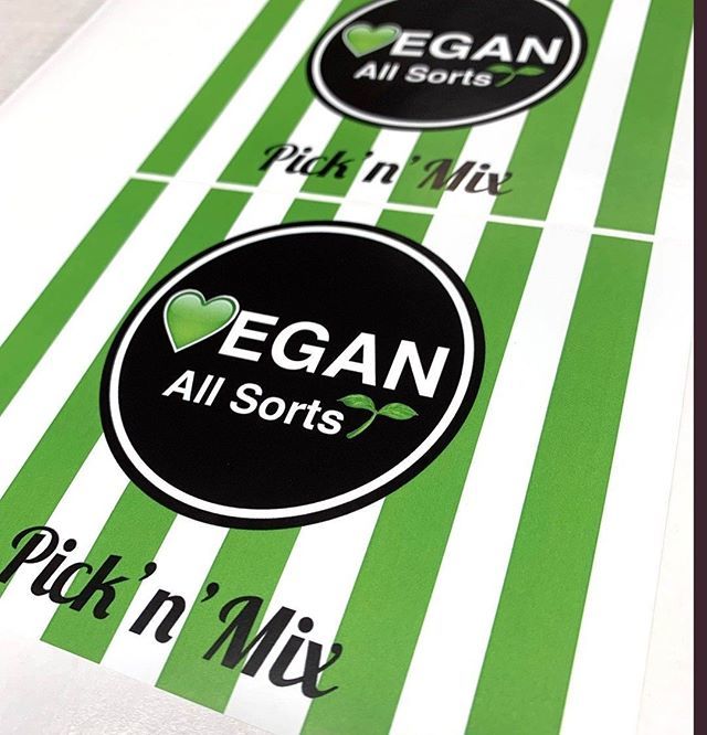 StickerShopUK's tweet image. Custom Cut Premium Paper Stickers. Superb print quality at affordable prices buff.ly/2HqeUMU #ecofriendlystickers #customprintedstickers #cheapstickerprinting #paperstickers #papersticker #paper-labels