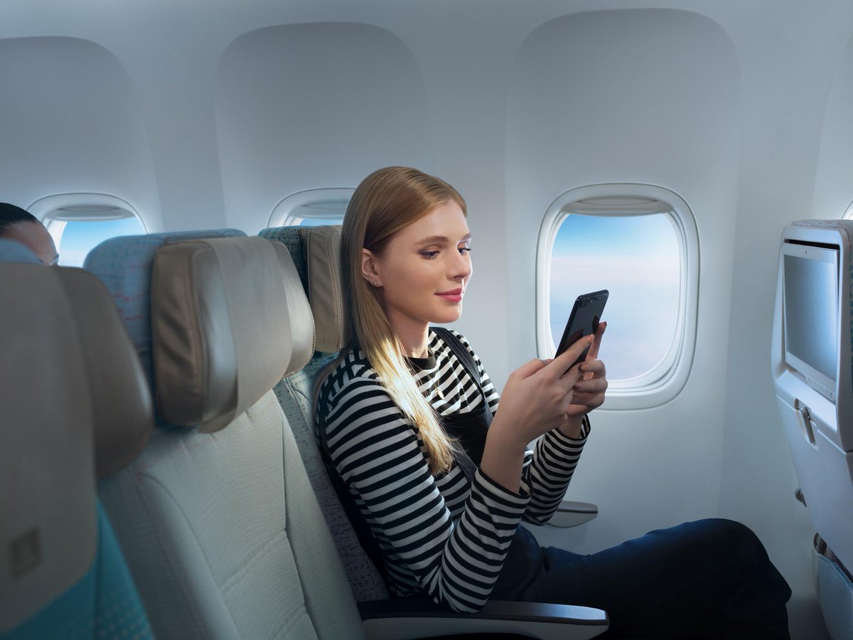 emirates's tweet photo. Emirates’ customers will soon have Wi-Fi, mobile connectivity and Live TV over the North Pole. #FlyEmiratesFlyBetter https://t.co/059ckbkRfb https://t.co/HRCwGVvi44